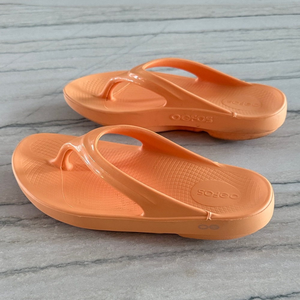 OOFOS Women's Bright Orange Sandals